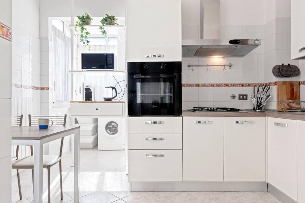 Free Parking Appartamento 5 Stelle Elegante Con Suite ลีวอร์โน ภายนอก รูปภาพ