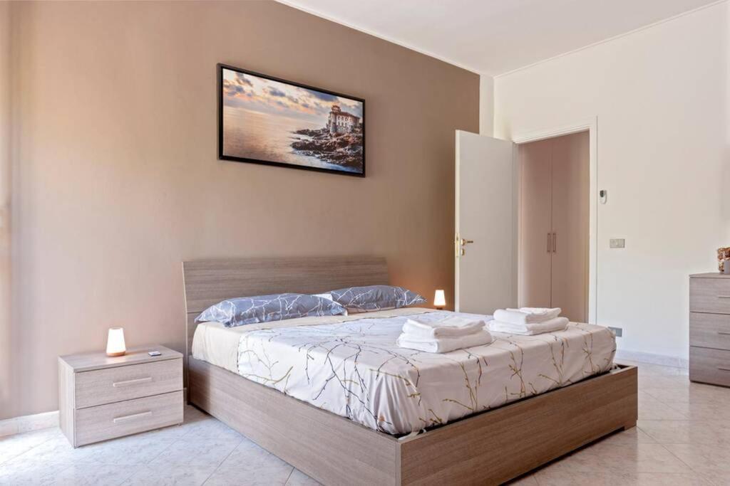 Free Parking Appartamento 5 Stelle Elegante Con Suite ลีวอร์โน ภายนอก รูปภาพ