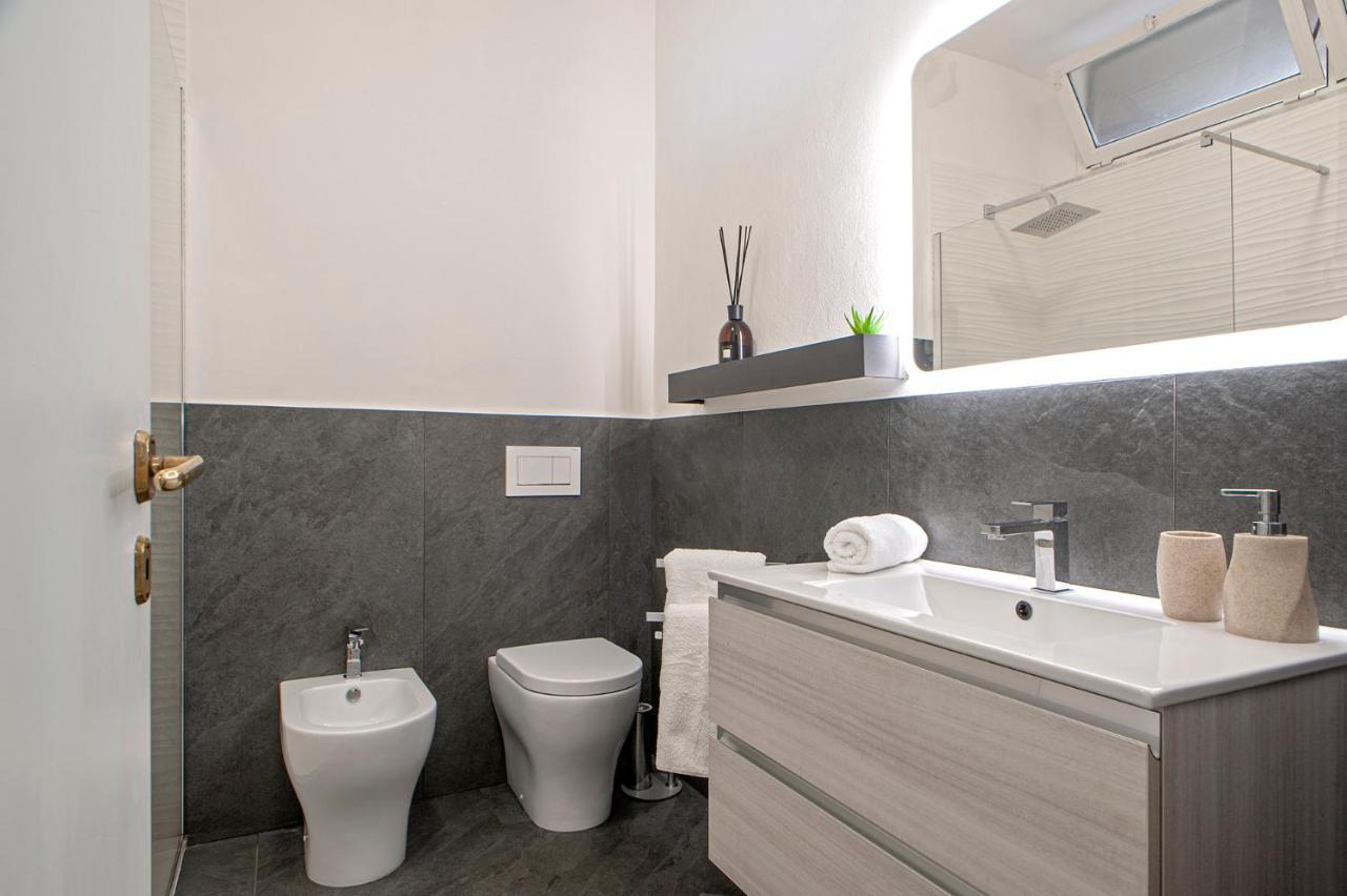 Free Parking Appartamento 5 Stelle Elegante Con Suite ลีวอร์โน ภายนอก รูปภาพ
